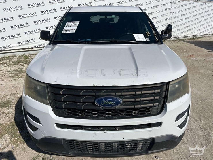 2017-ford-explorer-image-24