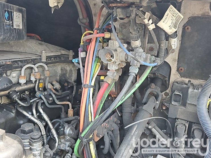 2017-freightliner-cascadia-125-image-28