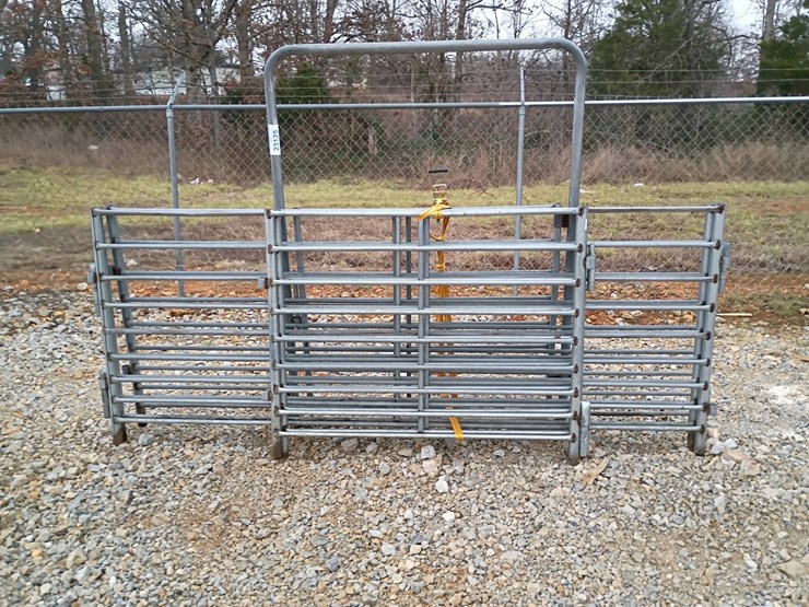#23125-•-corral-panels-w/-gate-image-1