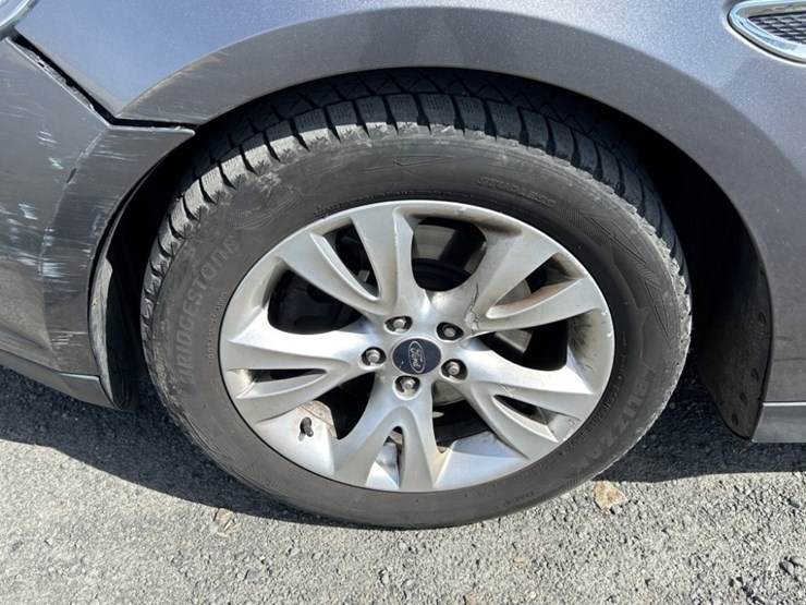 2012-ford-taurus-sel-sedan-image-31