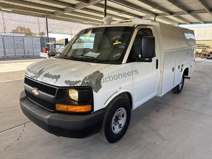 2013-chevrolet-express-3500-image-4