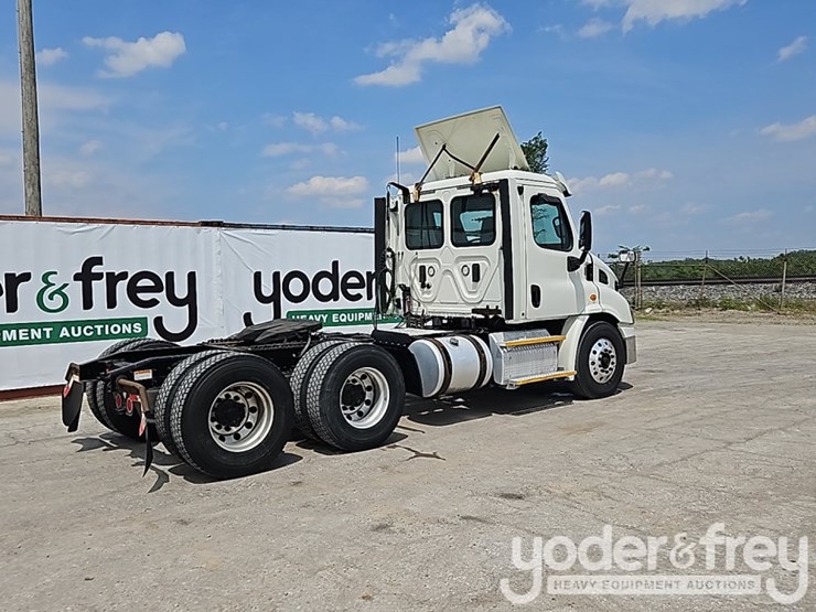 2017-freightliner-cascadia-113-image-6