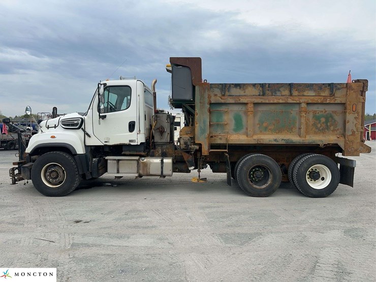 2015-freightliner-114sd-image-8