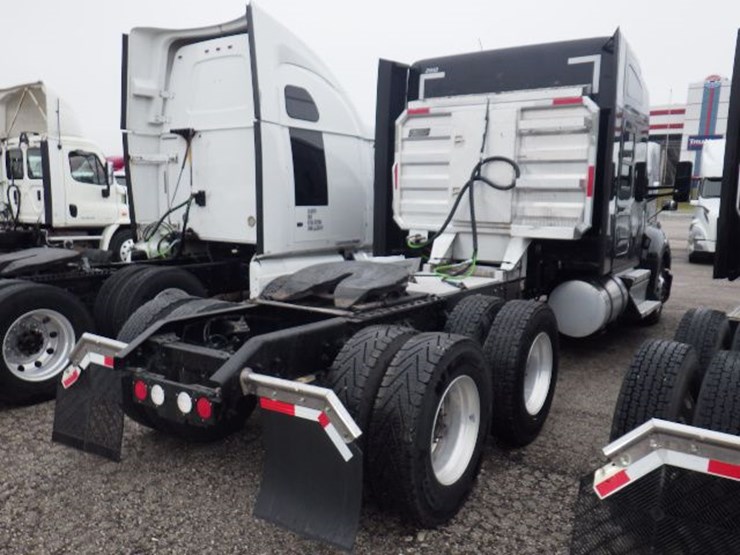 2022-kenworth-t680-image-9