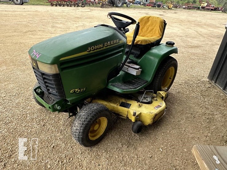 john-deere-gt235-image-1