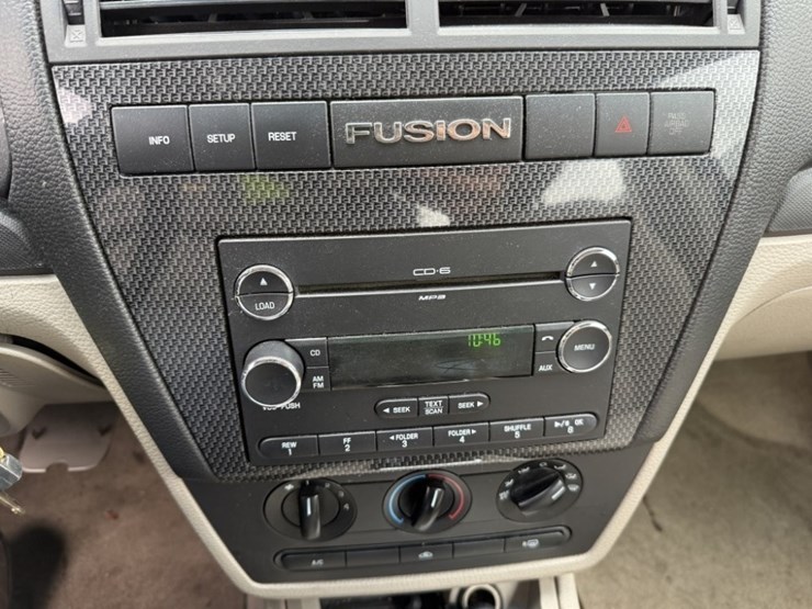 2009-ford-fusion-se-sedan-image-26