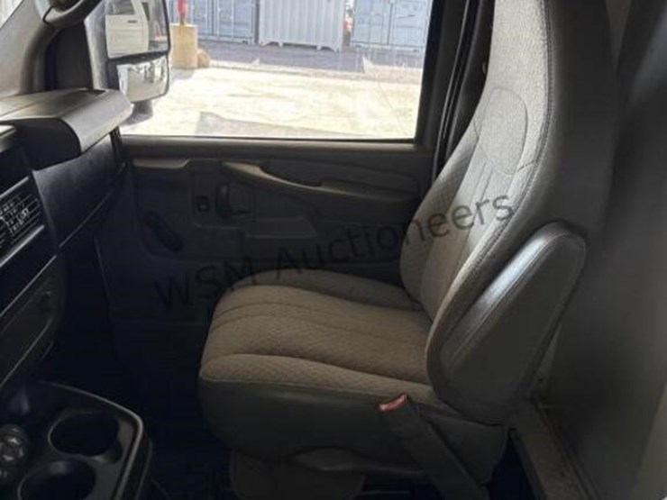 2013-chevrolet-express-3500-image-21