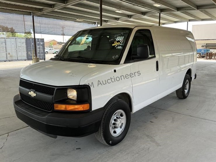 2015-chevrolet-express-2500-image-4