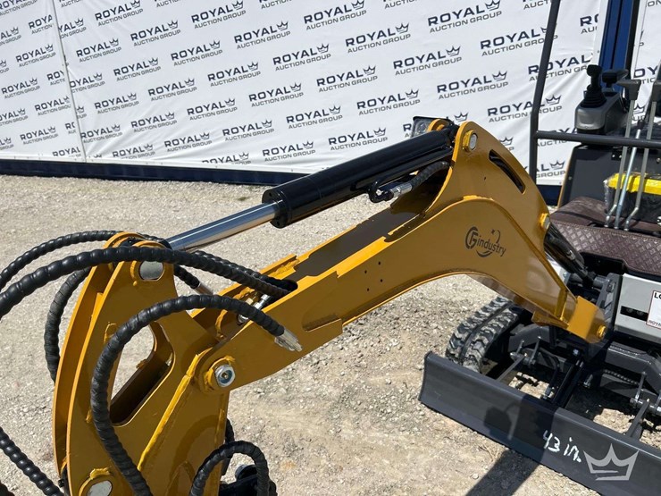 mini-excavator-image-17