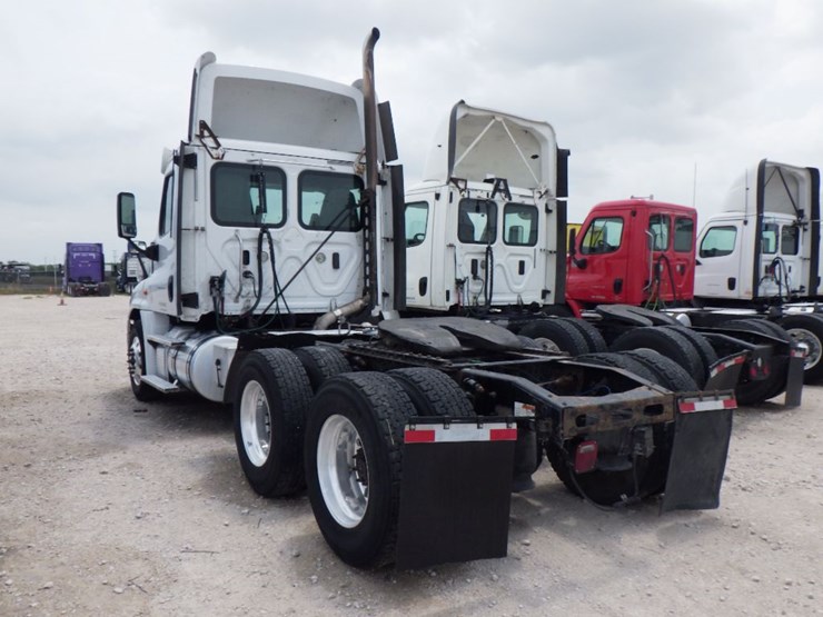 2018-freightliner-cascadia-125-image-10
