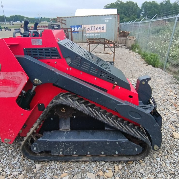 #24718 • 2025 SCL 850 Mini Skid Steer