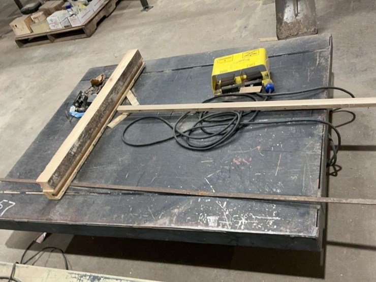 #157-•-scissor-lift-image-1