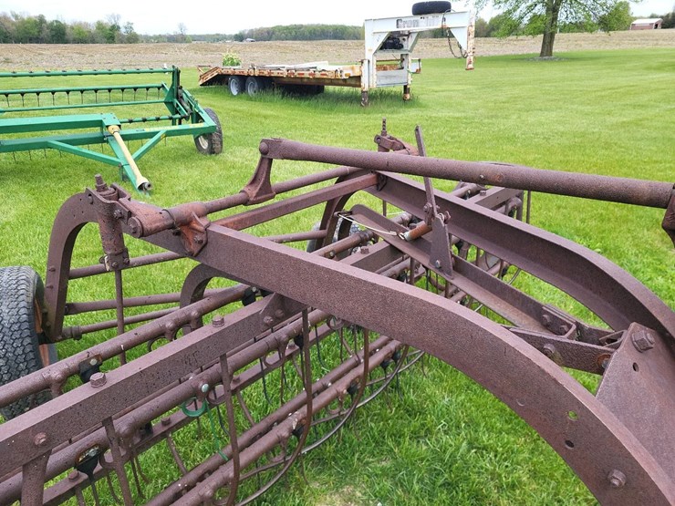 new-idea-bar-hay-rake-image-23