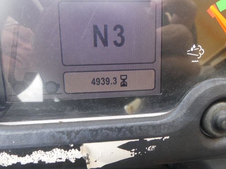 2019-caterpillar-tl1055d-image-13