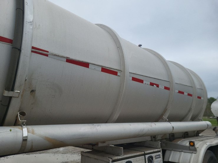 2012-brenner-8820-gallon-aluminum-tandem-axle-semi-tanker-trailer-image-32