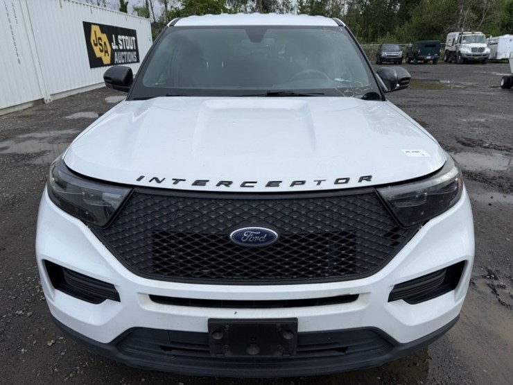 2020-ford-explorer-image-8