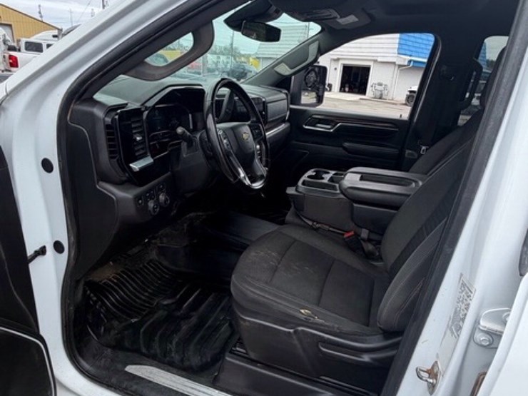 2024-chevrolet-silverado-2500hd-lt-image-9