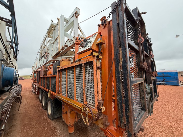 2006-taylor-c500-dd-104'-250k-5-axle-well-service-workover-rig-image-16