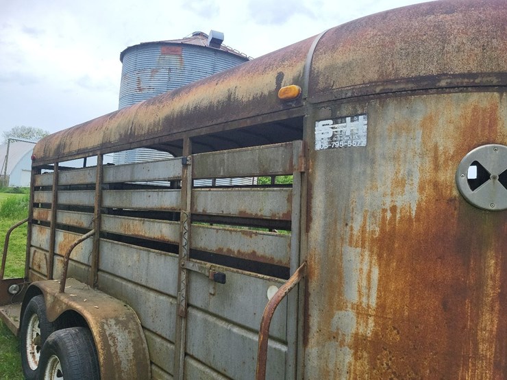 1990-s&h-tandem-axle-bumper-livestock-trailer-image-45