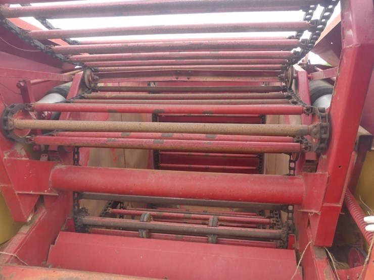 new-holland-853-image-8