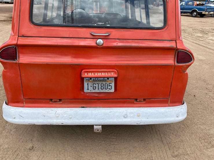 1963-chevrolet-suburban-image-23