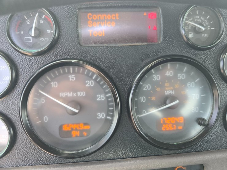 2014-peterbilt-365-image-92