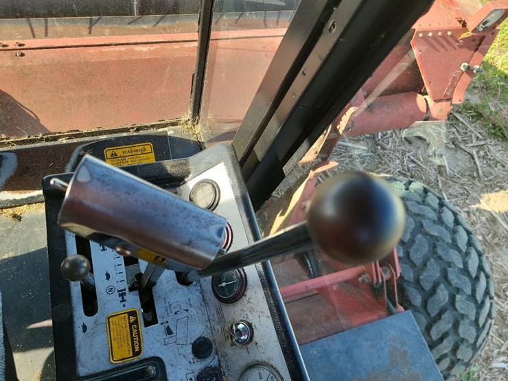 international-8840-swather-image-54