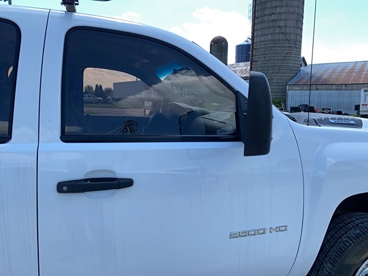 2013-chevrolet-2500-image-12