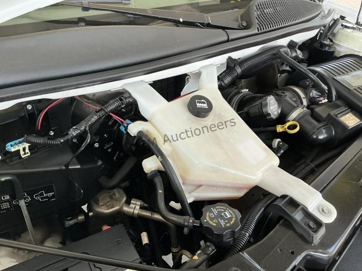 2015-chevrolet-express-2500-image-13