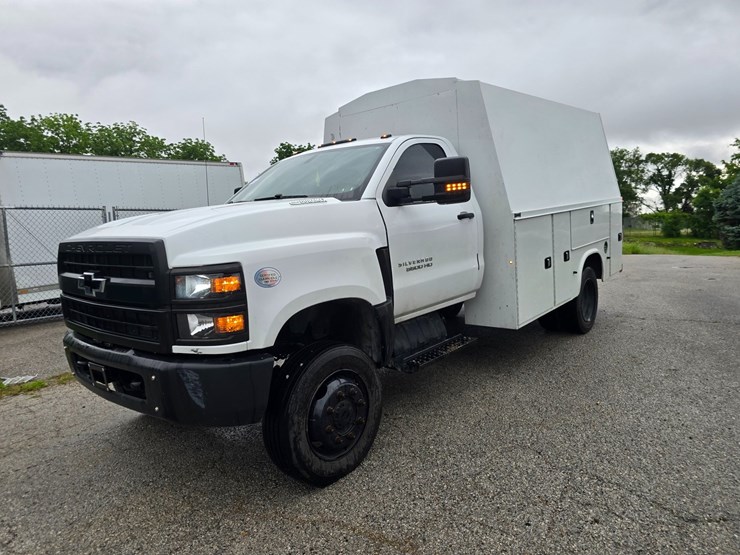 2021-chevrolet-silverado-6500hd-image-3