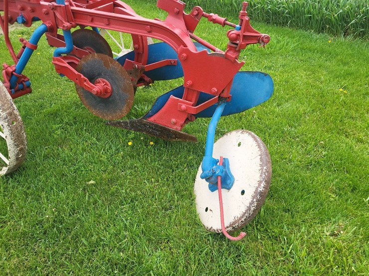 international-2-bottom-pull-type-moldboard-plow---nice-image-14