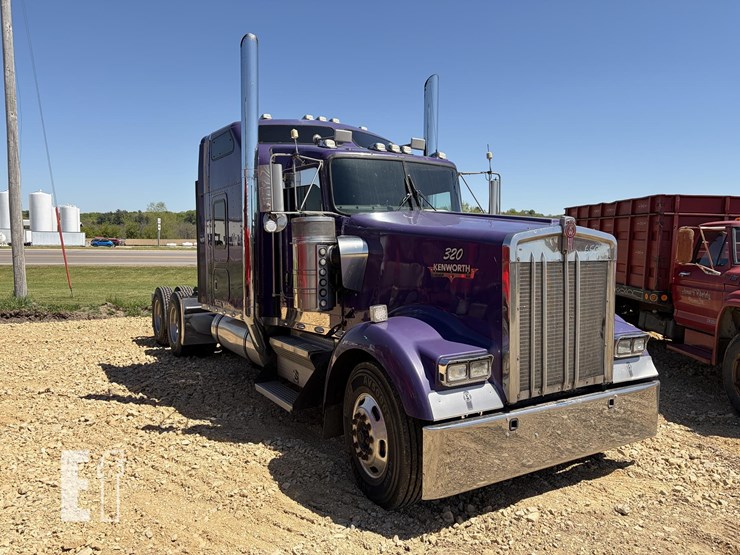 2005-kenworth-w900-image-1