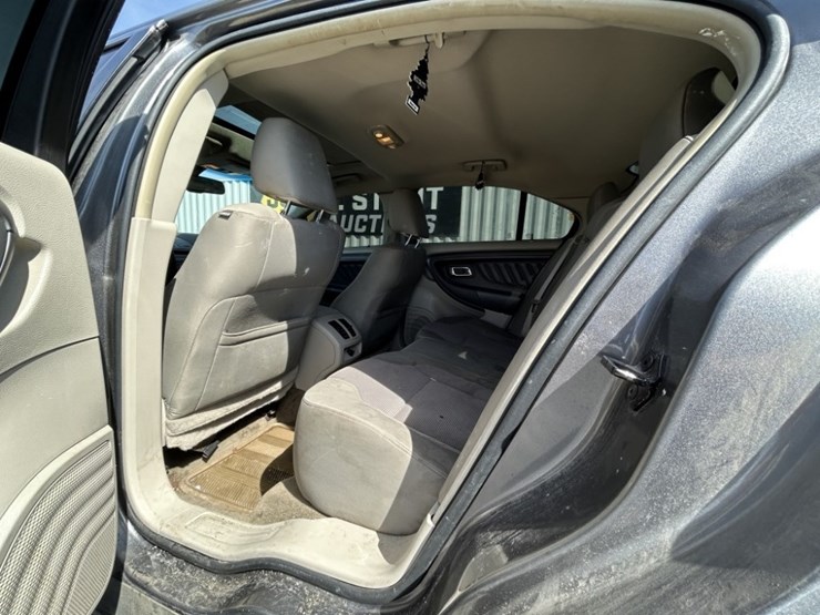 2012-ford-taurus-sel-sedan-image-28