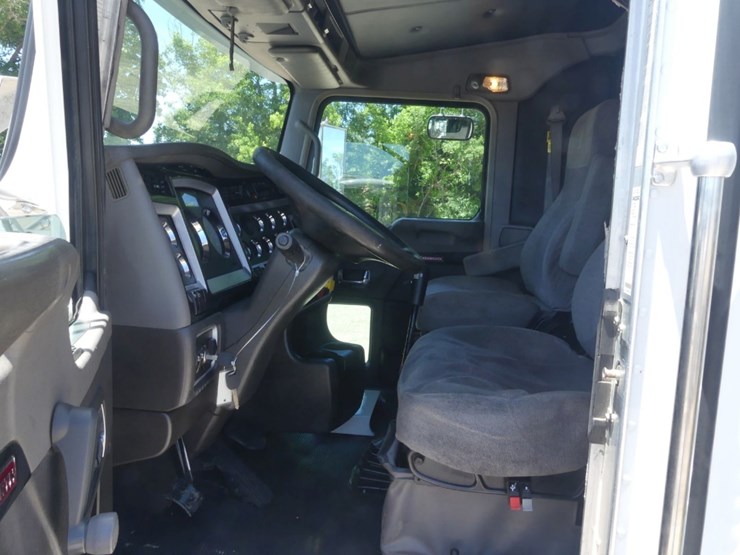 2015-kenworth-t800-image-19