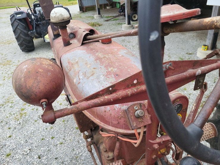 1946-farmall-h-tractor-image-33