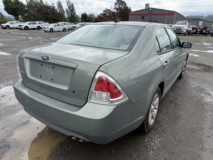 2009-ford-fusion-se-sedan-image-4