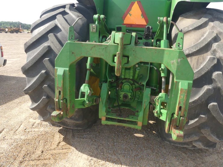 2011-john-deere-8285r-image-4
