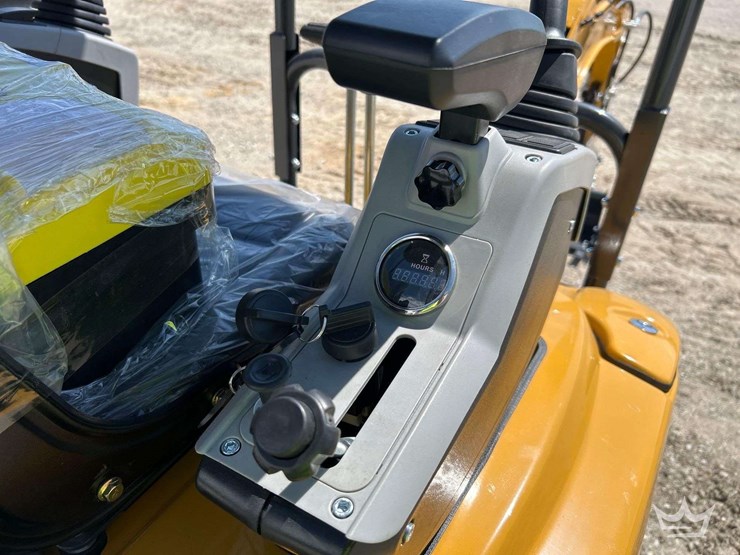 mini-excavator-image-14