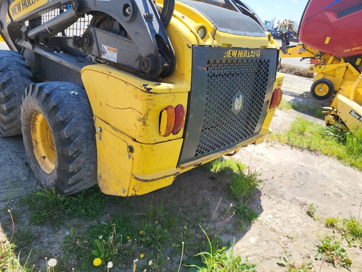 new-holland-l218-image-22