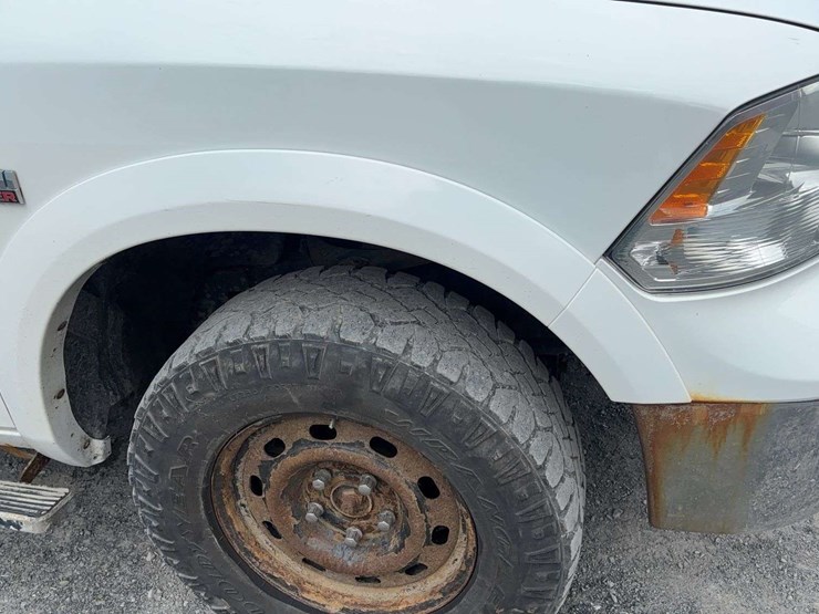 2016-dodge-1500-image-28