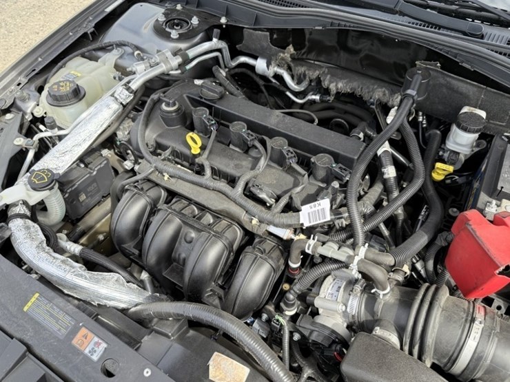 2010-ford-fusion-se-sedan-image-11