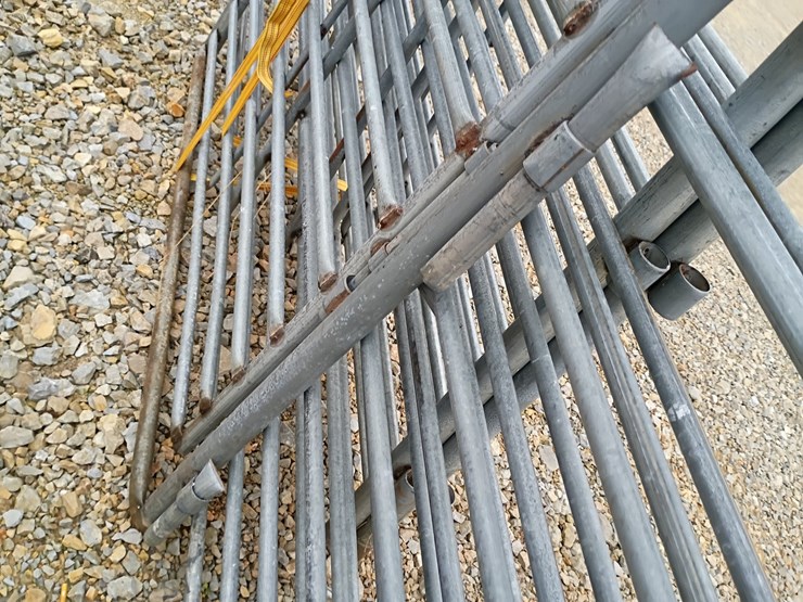 #23125-•-corral-panels-w/-gate-image-17