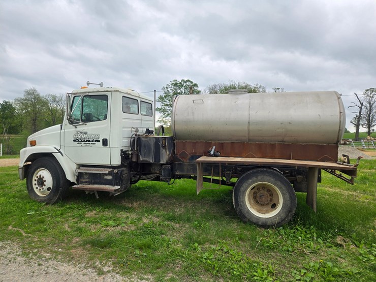 1999-freightliner-fl70-image-8
