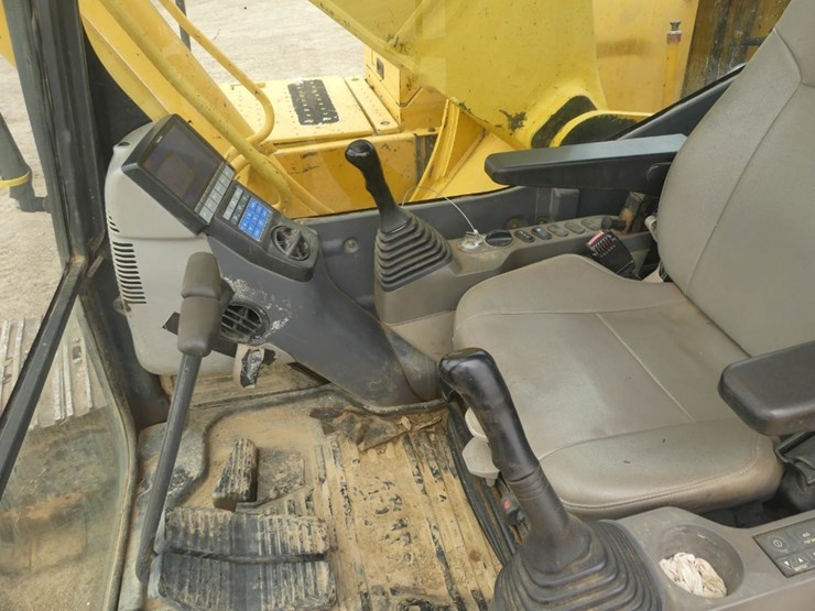 2016-komatsu-pc210-lc-11-image-12