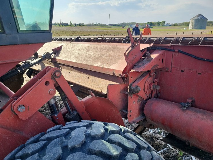 international-8840-swather-image-29