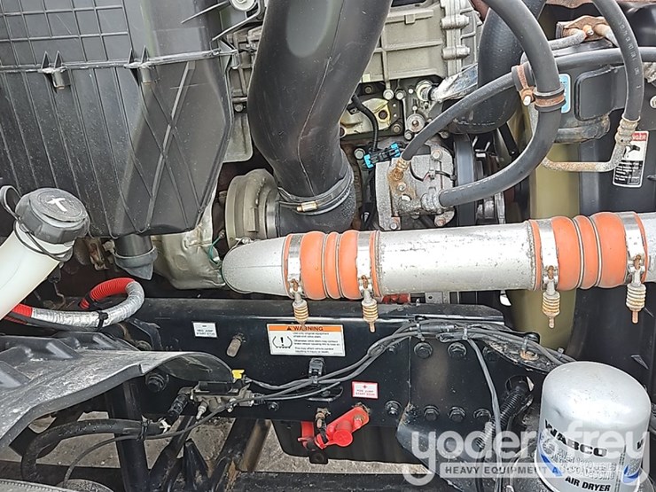 2022-freightliner-cascadia-116-image-31