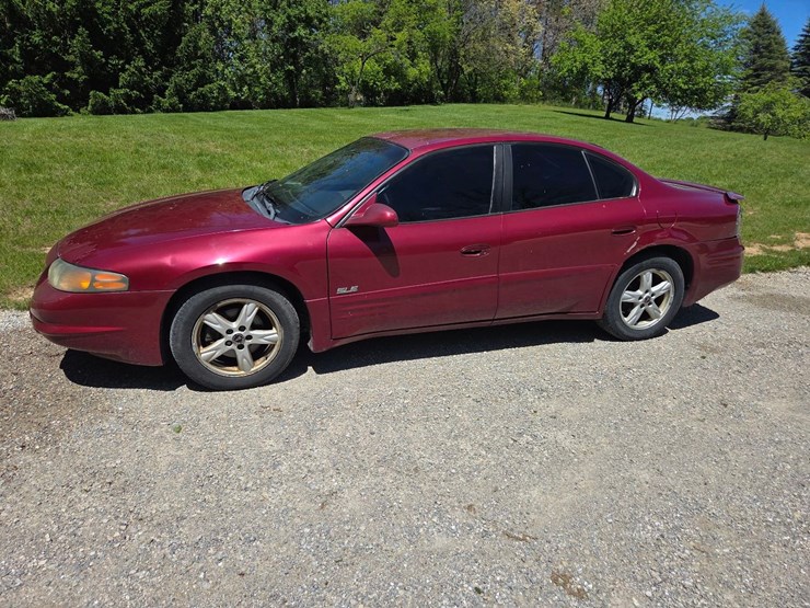 2003-pontiac-bonneville-sle-car-image-1