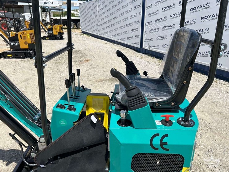 mini-excavator-image-11