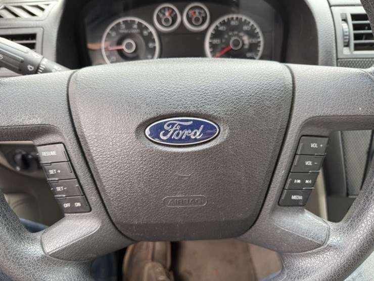 2009-ford-fusion-se-sedan-image-25