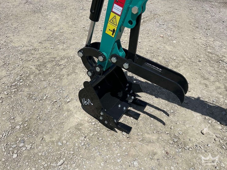 mini-excavator-image-15